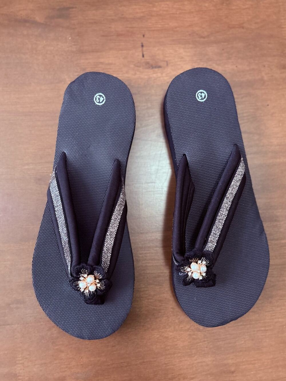 NWT Womens Size 41 Black Embellished Flip Flops Rhinestone